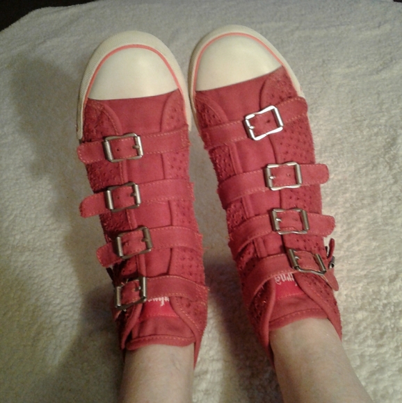 🌺 Cute Red Punkrose Hi Top S.Buckled Sneakers - Picture 1 of 14